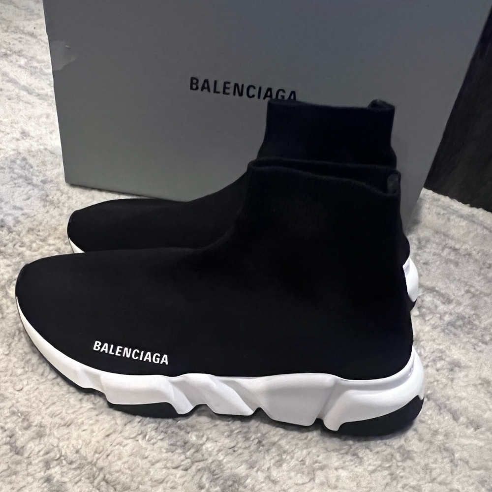 BALENCIAGA WOMEN'S SPEED RECYCLED KNIT SNEAKER IN BLACK AND WHITE // Size 9 (39)
